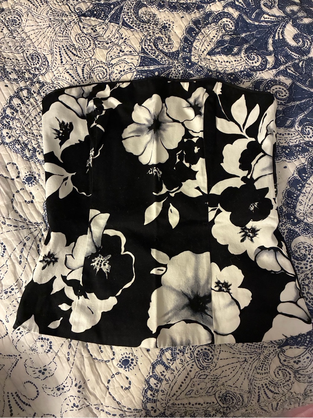 Black & White Floral Top - size 0